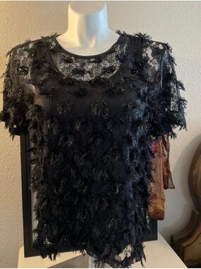 Black Feather-Texture Short Sleeve Tee